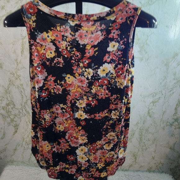 Maurices 24/7 Pretty Floral Vneck Tank - Picture 7 of 10